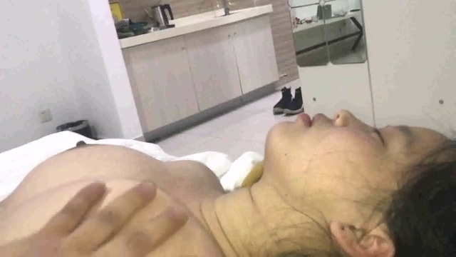國產迷奸系列 巨乳妹子被下藥肆意玩弄 操的爆乳亂顫都沒干醒 最后中出內射 高清原版