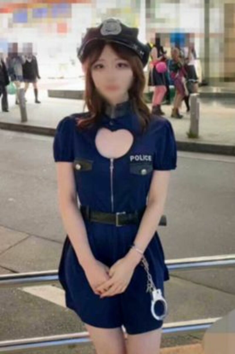 FC精品无码PPV_小柄な妹系美女が渋ハロウィンでコスプレ露出一緒にお飲んでp乱交